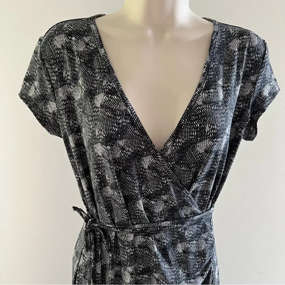 Surplice Dress Size Small Worthington Stretch V Neck Short Sleeve Midi - Picture 3 of 9